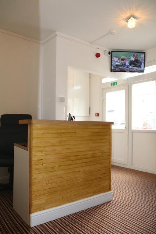 Metro House Star Accommodation Лондон Екстериор снимка