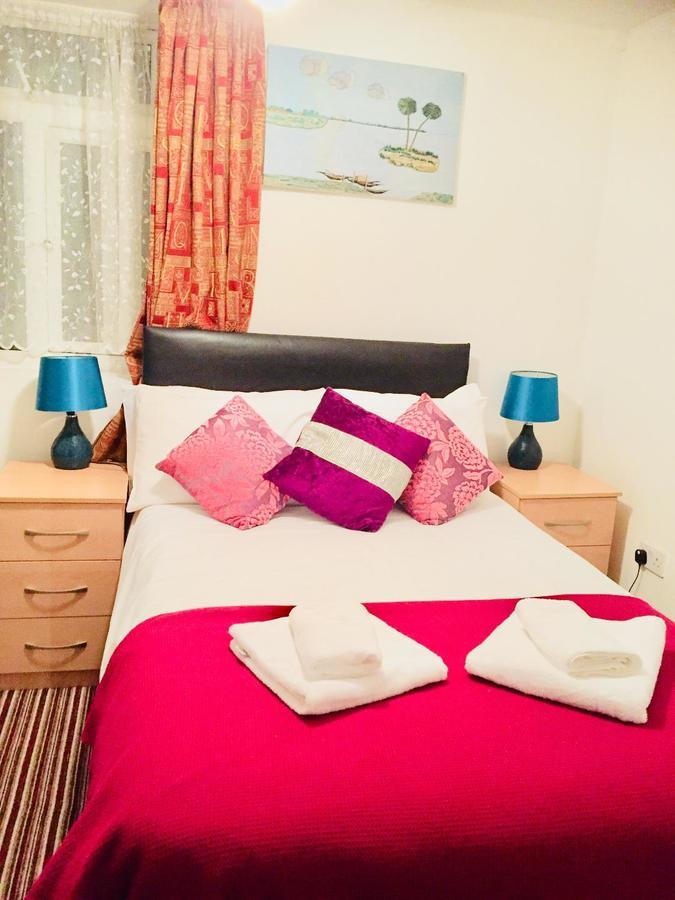 Metro House Star Accommodation Лондон Екстериор снимка