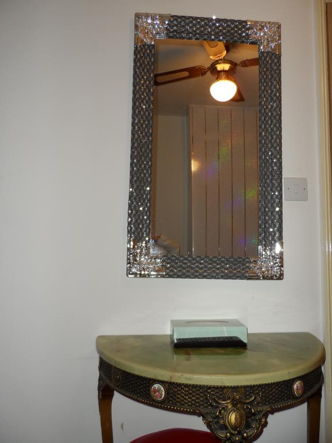 Metro House Star Accommodation Лондон Екстериор снимка