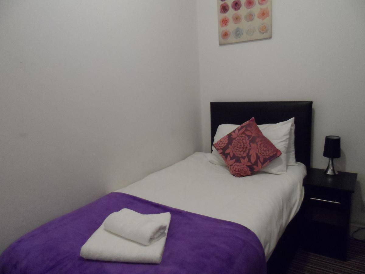 Metro House Star Accommodation Лондон Екстериор снимка