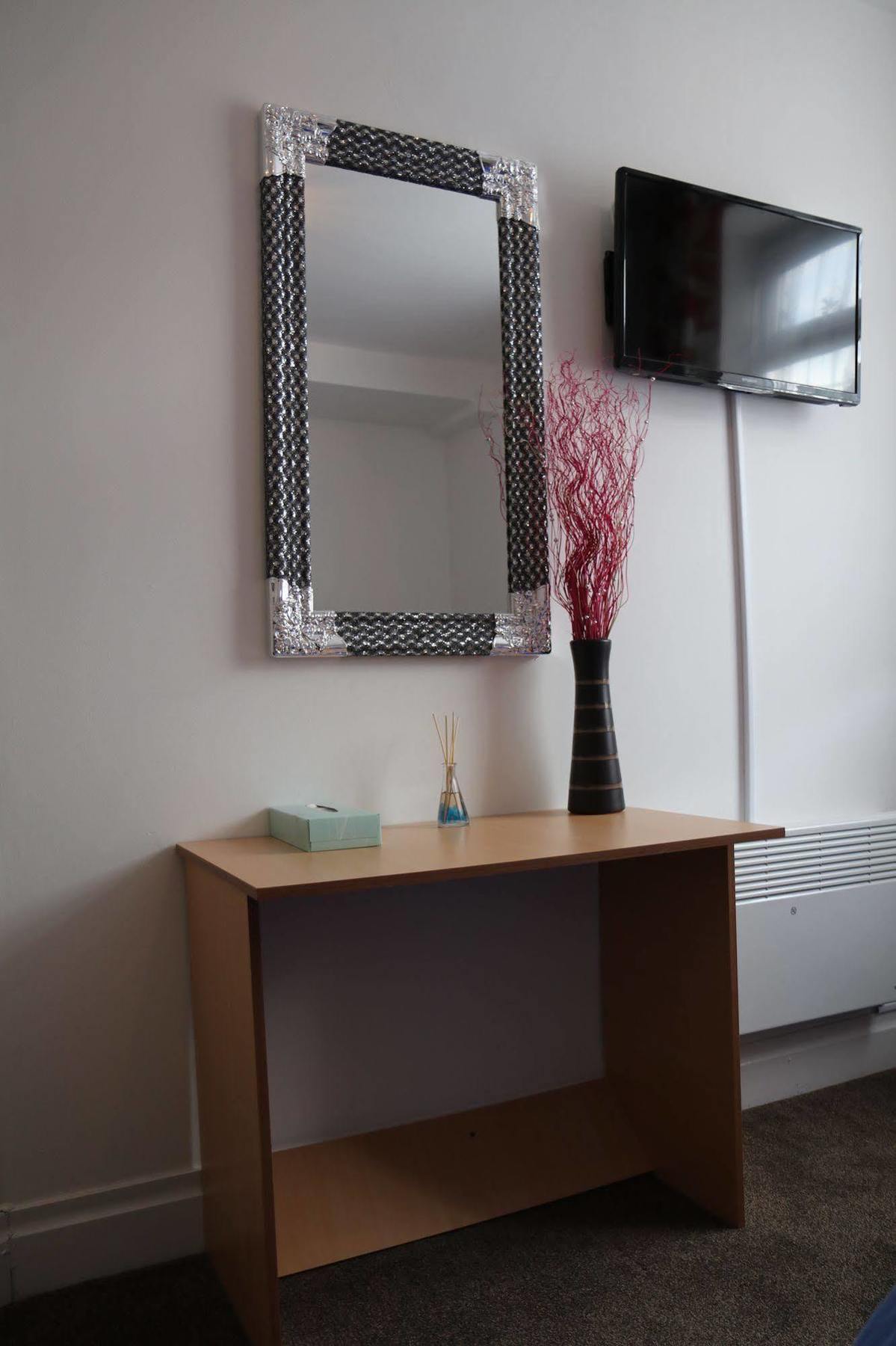 Metro House Star Accommodation Лондон Екстериор снимка