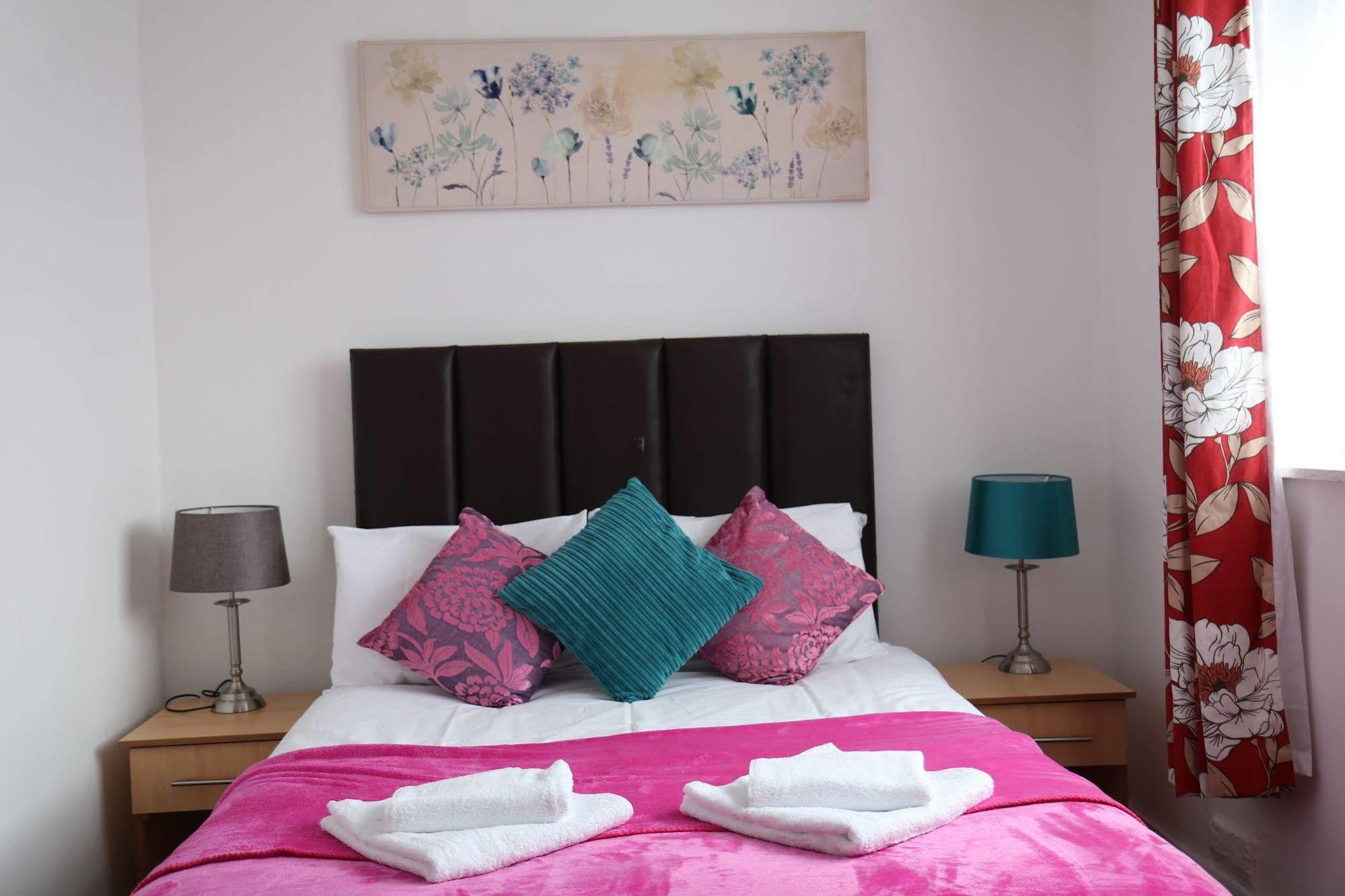 Metro House Star Accommodation Лондон Екстериор снимка