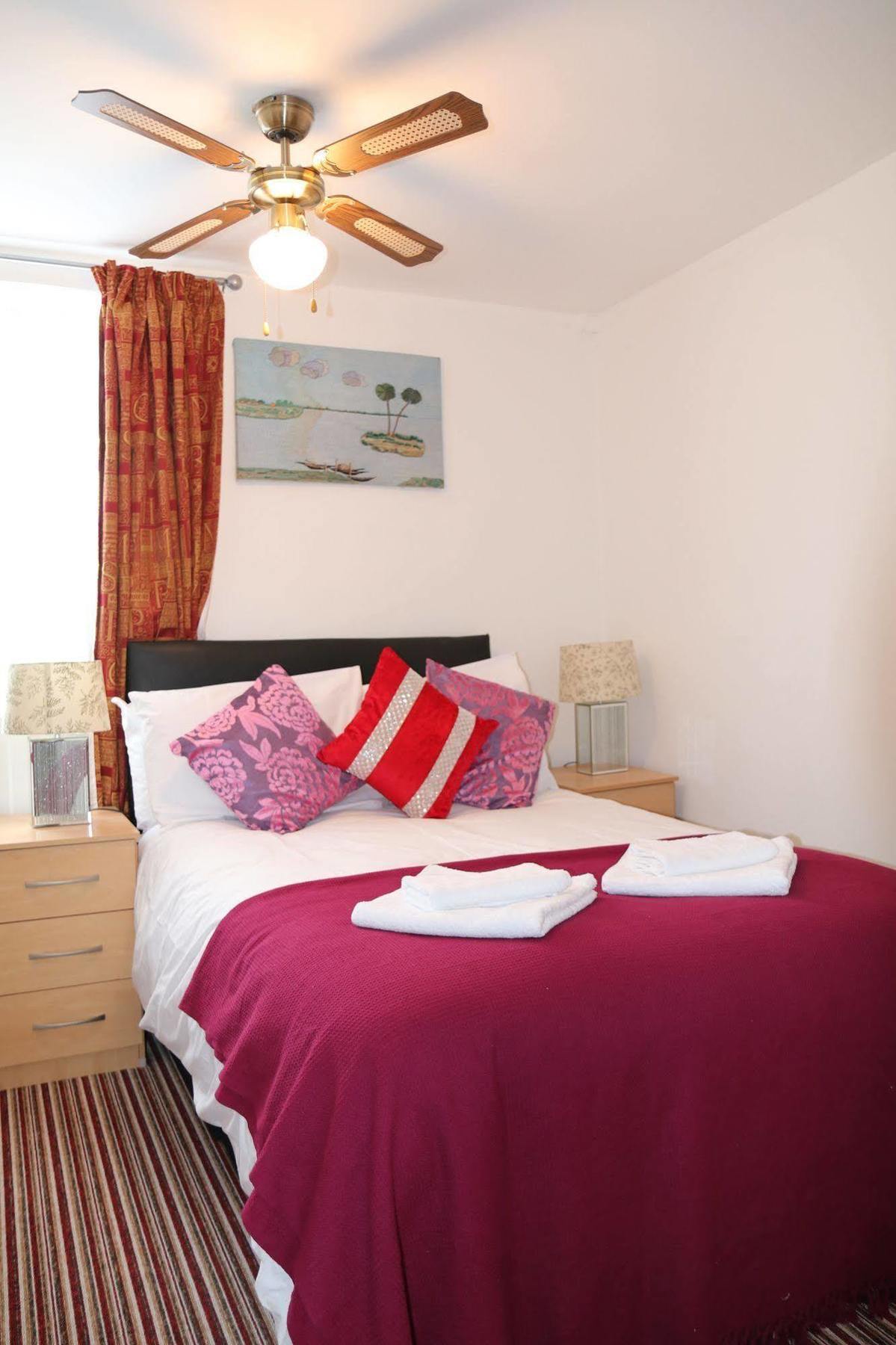 Metro House Star Accommodation Лондон Екстериор снимка