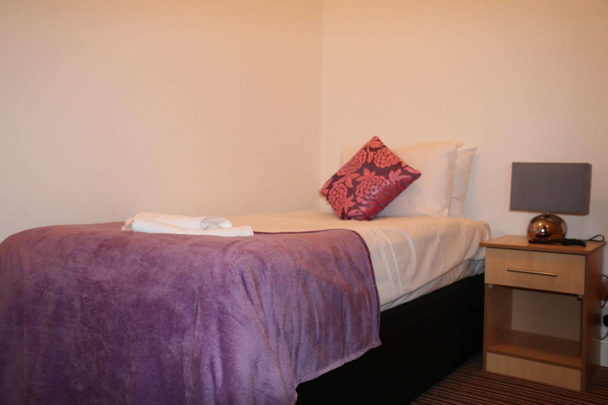 Metro House Star Accommodation Лондон Екстериор снимка