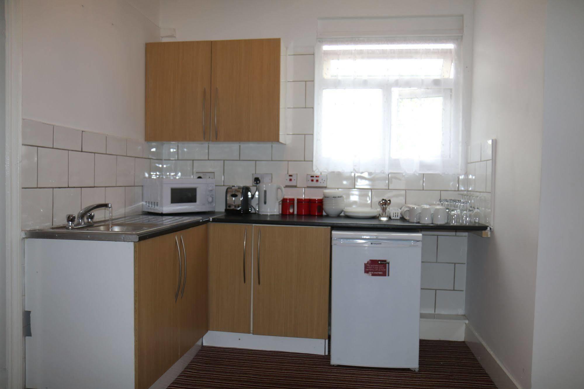 Metro House Star Accommodation Лондон Екстериор снимка