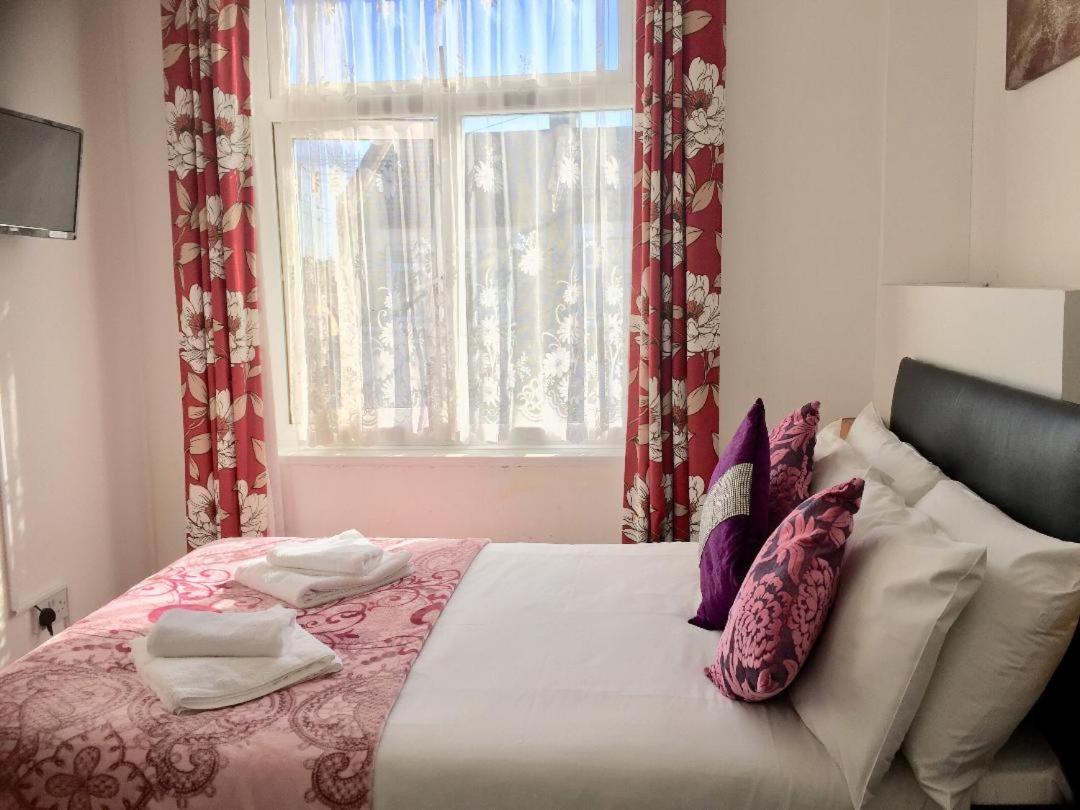 Metro House Star Accommodation Лондон Екстериор снимка